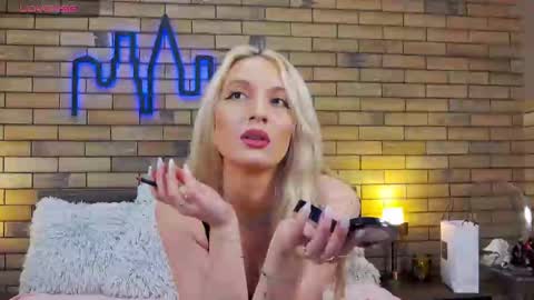 Snapshot of ellacharmx chatting on 12.19.24 Ella online show from 12.19.24