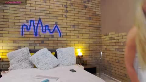 Snapshot of ellacharmx chatting on 12.21.24 Ella online show from 12.21.24