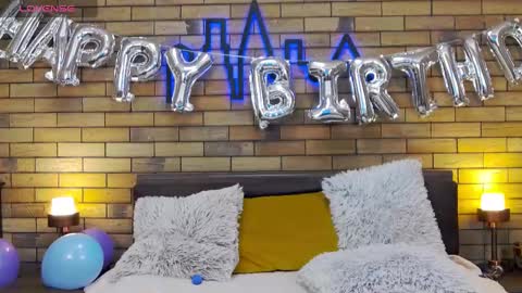 Snapshot of ellacharmx chatting on 12.21.24 Ella online show from 12.21.24