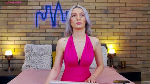 Snapshot of ellacharmx chatting on 01.07.25 Ella online show from 01.07.25