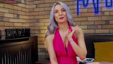 Snapshot of ellacharmx chatting on 01.08.25 Ella online show from 01.08.25