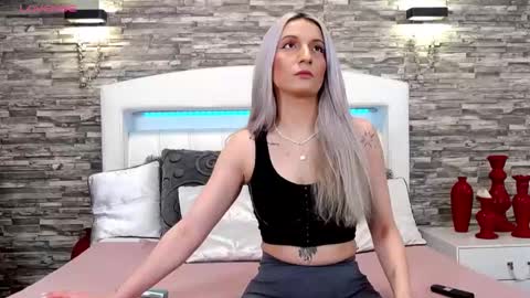 Snapshot of ellacharmx chatting on 01.18.25 Ella online show from 01.18.25