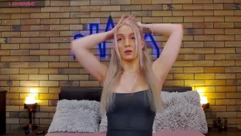 Snapshot of ellacharmx chatting on 01.29.25 Ella online show from 01.29.25