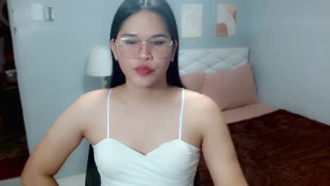 Snapshot of ellaford chatting on 06.17.26 EllaFord online show from 06.17.26