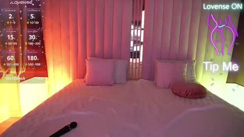 Ella online show from 11.04.25