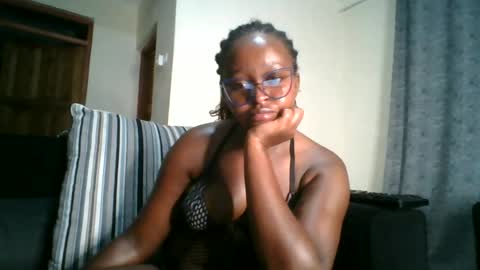 Snapshot of ellah_simone chatting on 06.11.26 ellah-simone online show from 06.11.26