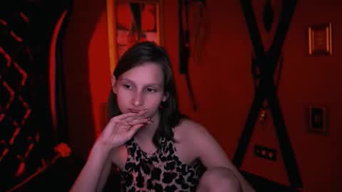 Ella online show from 10.04.25