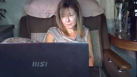 Snapshot of ellajohnsonx chatting on 10.25.25 ellajohnsonx online show from 10.25.25