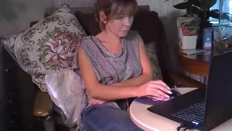 ellajohnsonx online show from 11.14.25