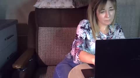 ellajohnsonx online show from 11.29.25