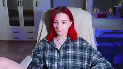 Snapshot of ellales chatting on 07.18.26 ellales online show from 07.18.26