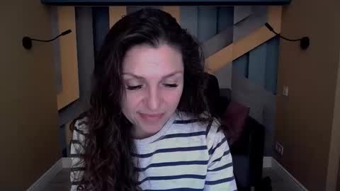 EllaLongs online show from 11.18.25