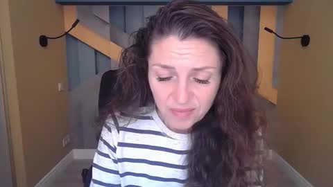 EllaLongs online show from 12.02.25