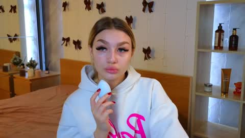 Snapshot of ellamilla chatting on 12.24.24 ellamilla online show from 12.24.24