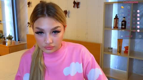 Snapshot of ellamilla chatting on 12.25.24 ellamilla online show from 12.25.24
