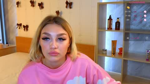 Snapshot of ellamilla chatting on 12.25.24 ellamilla online show from 12.25.24