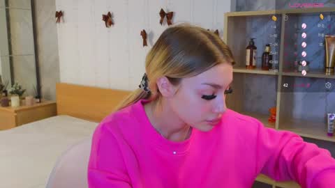 Snapshot of ellamilla chatting on 12.30.24 ellamilla online show from 12.30.24