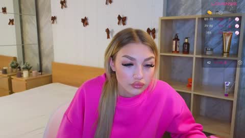Snapshot of ellamilla chatting on 12.30.24 ellamilla online show from 12.30.24