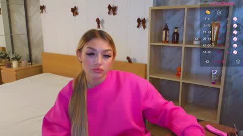 Snapshot of ellamilla chatting on 12.30.24 ellamilla online show from 12.30.24