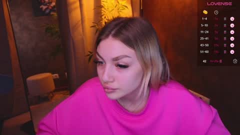 Snapshot of ellamilla chatting on 01.05.25 ellamilla online show from 01.05.25