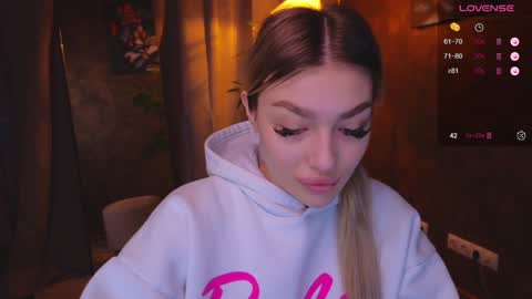 Snapshot of ellamilla chatting on 01.06.25 ellamilla online show from 01.06.25