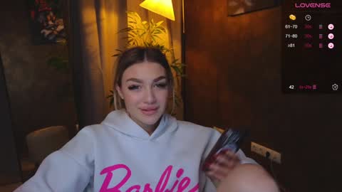 Snapshot of ellamilla chatting on 01.06.25 ellamilla online show from 01.06.25