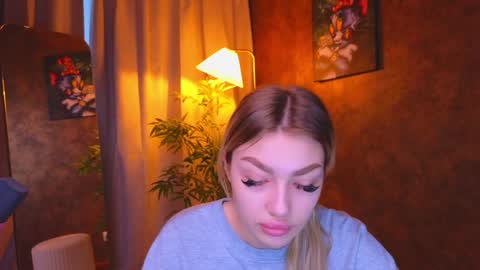 Snapshot of ellamilla chatting on 01.07.25 ellamilla online show from 01.07.25