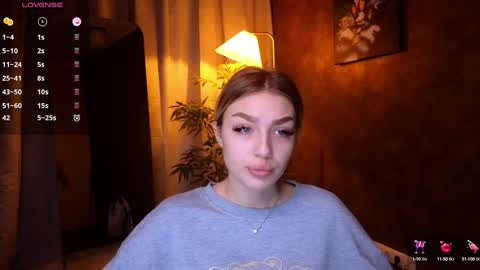 Snapshot of ellamilla chatting on 01.08.25 ellamilla online show from 01.08.25