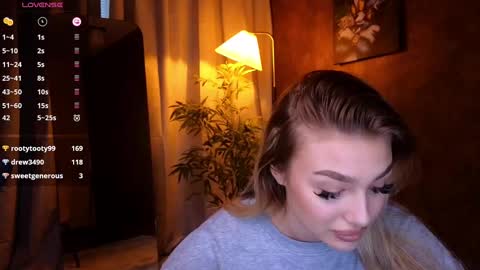 Snapshot of ellamilla chatting on 01.08.25 ellamilla online show from 01.08.25