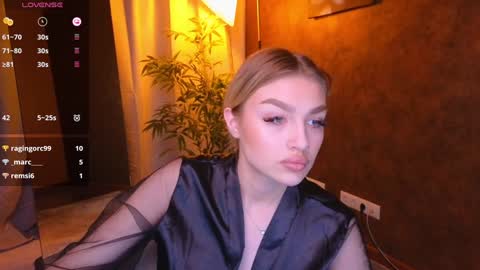 Snapshot of ellamilla chatting on 01.09.25 ellamilla online show from 01.09.25