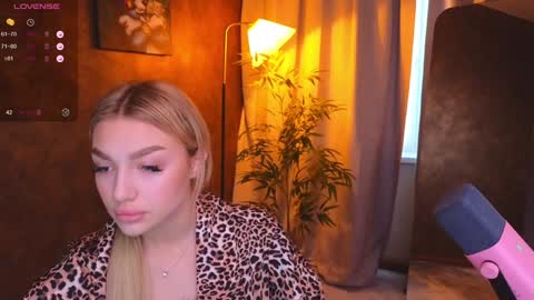 Snapshot of ellamilla chatting on 01.14.25 ellamilla online show from 01.14.25