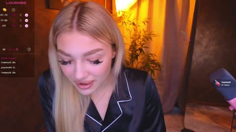 Snapshot of ellamilla chatting on 01.14.25 ellamilla online show from 01.14.25
