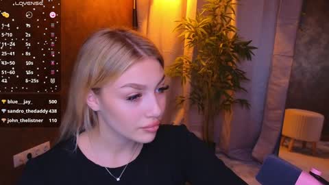 Snapshot of ellamilla chatting on 01.20.25 ellamilla online show from 01.20.25