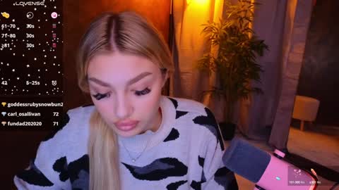 Snapshot of ellamilla chatting on 01.21.25 ellamilla online show from 01.21.25