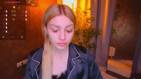 Snapshot of ellamilla chatting on 01.27.25 ellamilla online show from 01.27.25
