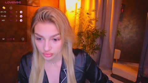 Snapshot of ellamilla chatting on 01.27.25 ellamilla online show from 01.27.25