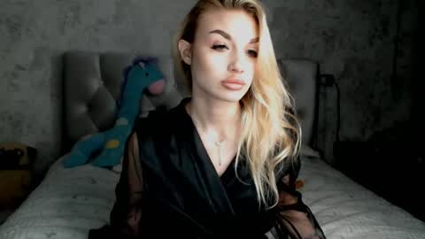 ellamilla online show from 04.19.26