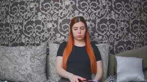 EllaNuar online show from 02.12.26