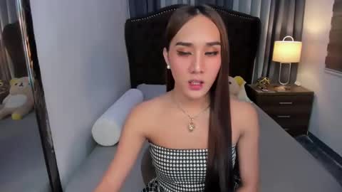 Snapshot of ellats_18 chatting on 02.18.25 Sophia online show from 02.18.25