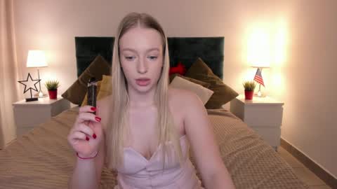 Snapshot of elldiana chatting on 03.28.26 elldiana online show from 03.28.26