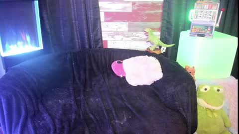 ELLE online show from 01.22.25