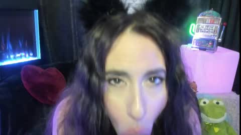 ELLE online show from 02.14.25