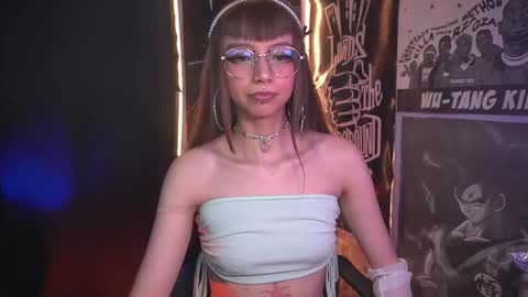 Snapshot of elle_uwu chatting on 02.19.26 follow me on instagram . online show from 02.19.26