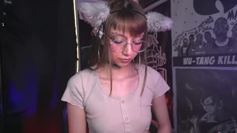 Snapshot of elle_uwu chatting on 04.26.26 follow me on instagram . online show from 04.26.26