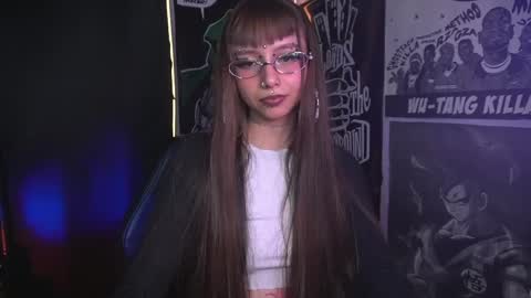 Snapshot of elle_uwu chatting on 05.06.26 follow me on instagram . online show from 05.06.26
