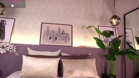 Elle Diane online show from 12.15.25