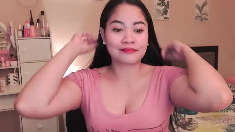 Snapshot of elleelle123 chatting on 12.10.24 Ann online show from 12.10.24