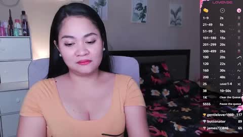 Snapshot of elleelle123 chatting on 12.16.24 Ann online show from 12.16.24