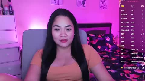 Snapshot of elleelle123 chatting on 12.23.24 Ann online show from 12.23.24