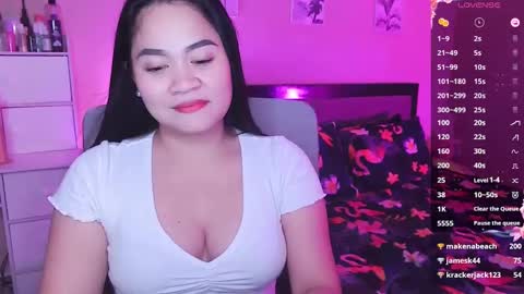 Snapshot of elleelle123 chatting on 12.26.24 Ann online show from 12.26.24